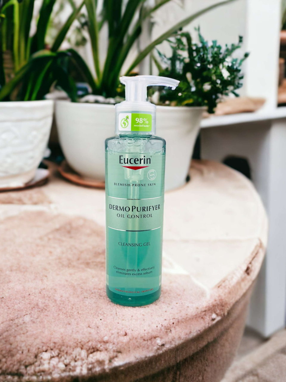 جل التنظيف المتحكم في الزيت من ماركة Eucerin