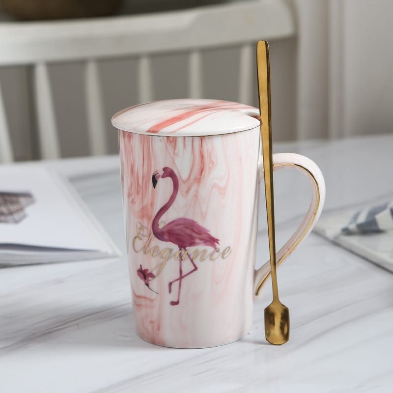 كوب قهوة بنقشة الفلامنجو