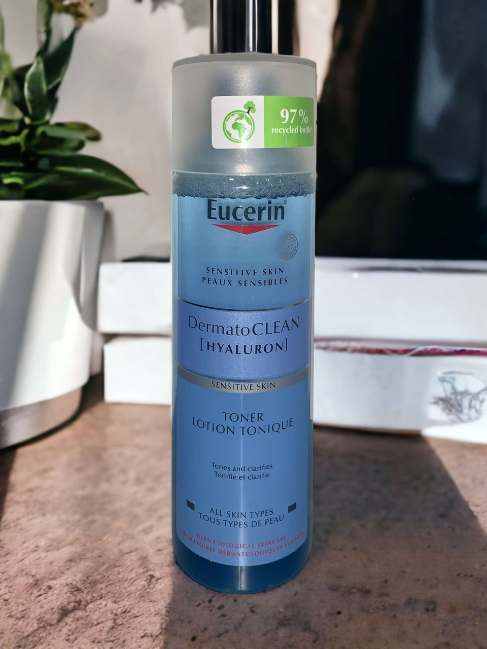 منظف لطيف للوجه من ماركة Eucerin