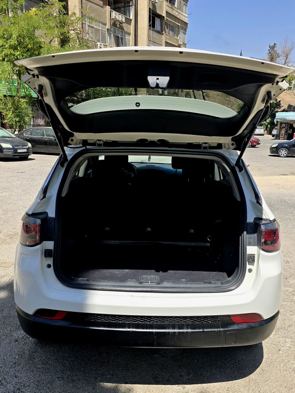  تأجير سيارات يومية (جيب كومباس)