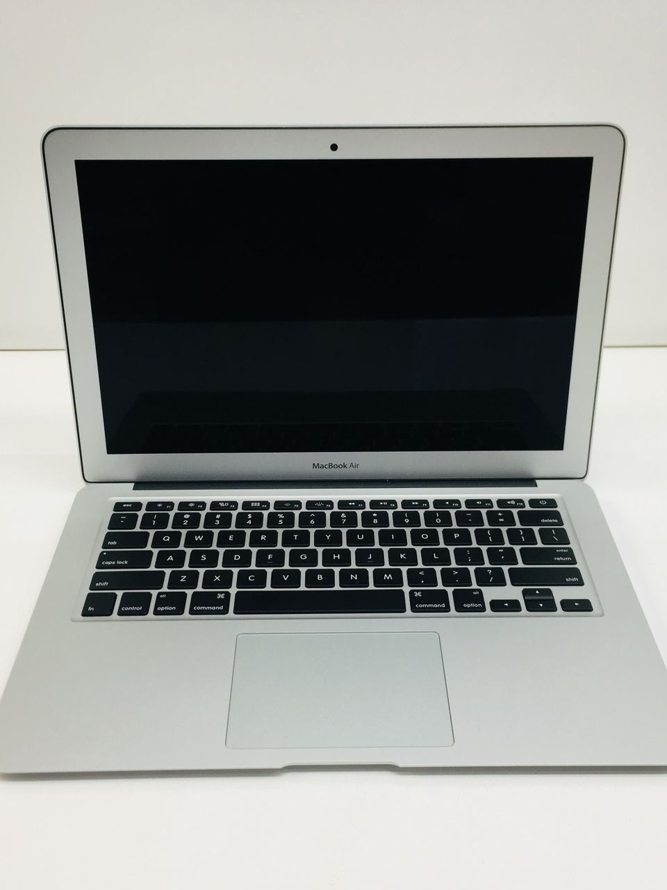 Apple MacBook Air 13" (MacOS Monterey) Grade B