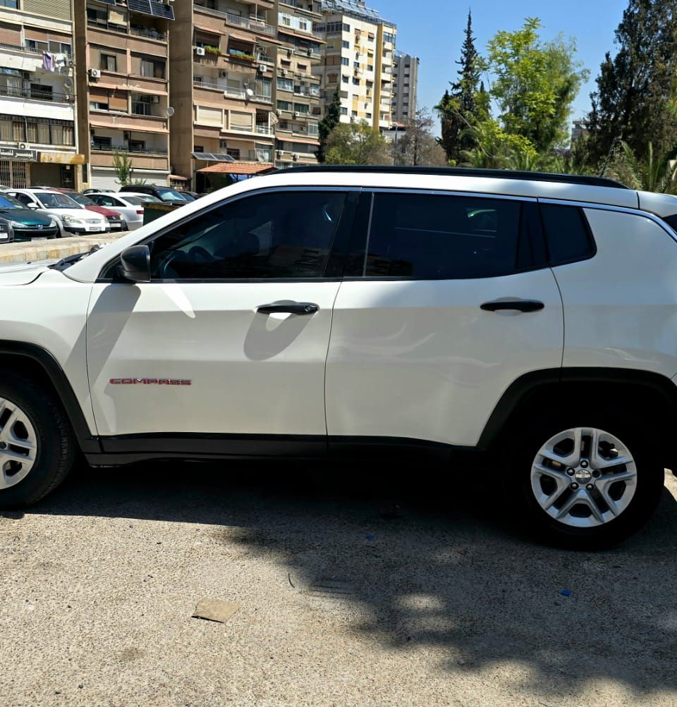  تأجير سيارات يومية (جيب كومباس)