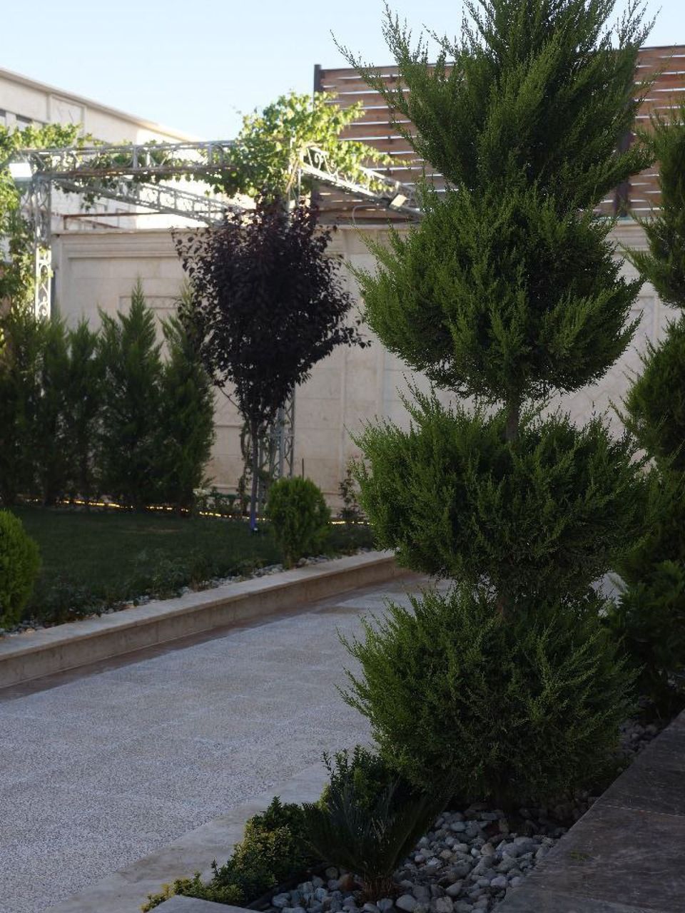 مجمع القرية البيضاء