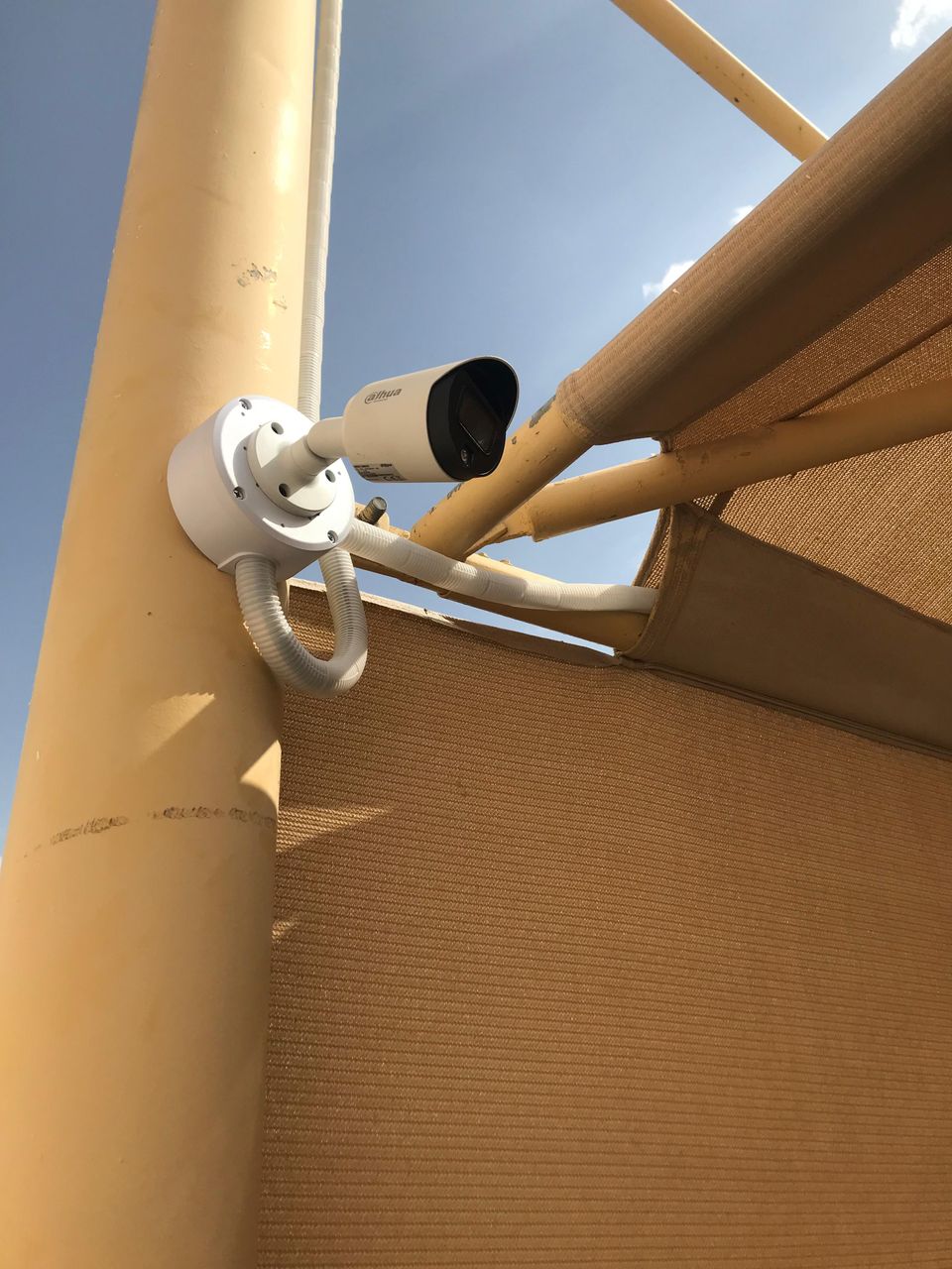 عرض 8 كاميرات هيك فيجن 2ميجا بيكسل ملونه 24 ساعه 